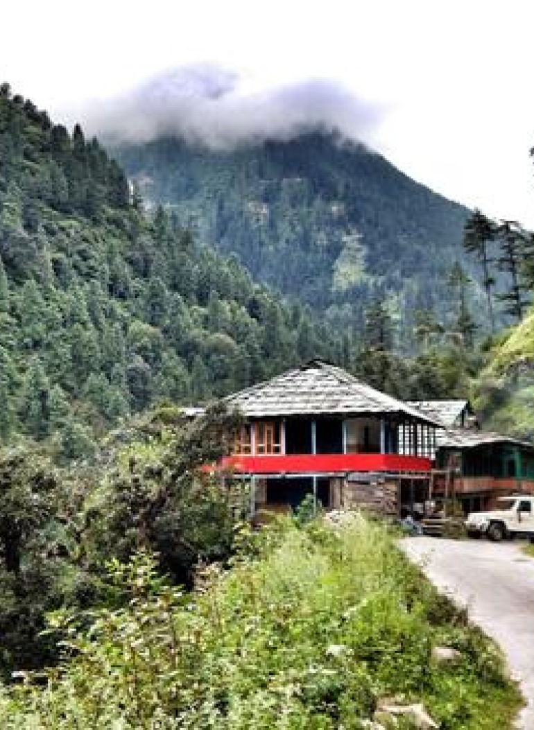tirthan valley tour package from delhi